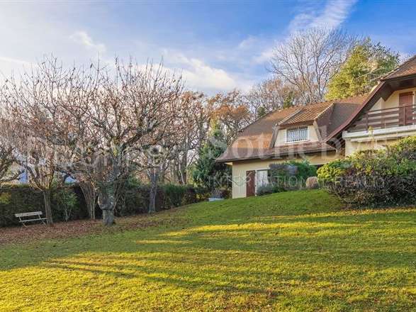 Maison Divonne-les-Bains - 4 chambres - 217m²