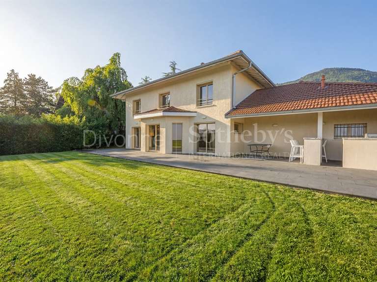 Maison Divonne-les-Bains - 4 chambres - 170m²