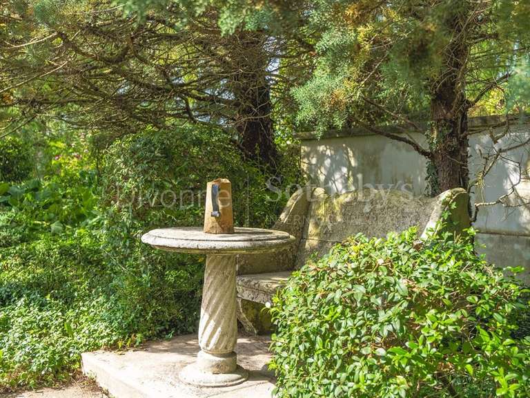 House Divonne-les-Bains - 5 bedrooms - 350m²