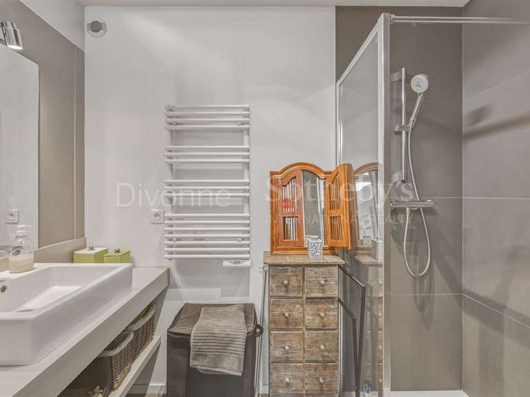 Maison Divonne-les-Bains - 5 chambres - 236m²