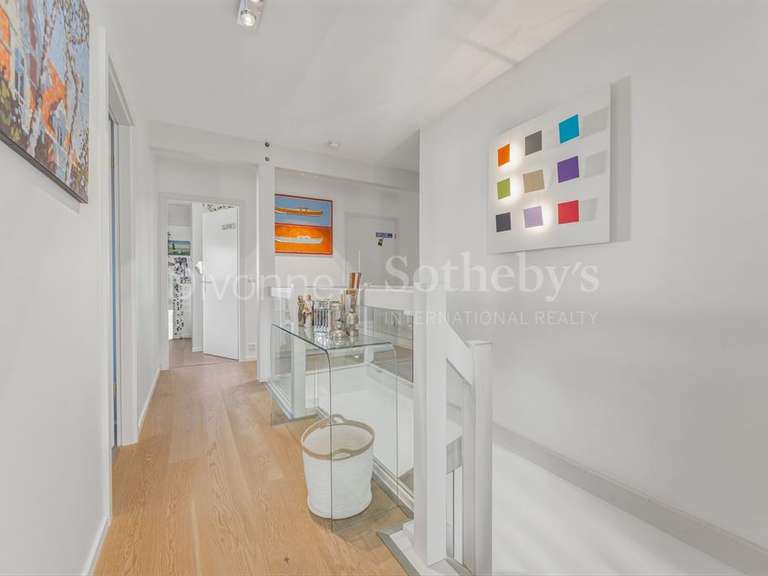 Maison Divonne-les-Bains - 5 chambres - 236m²