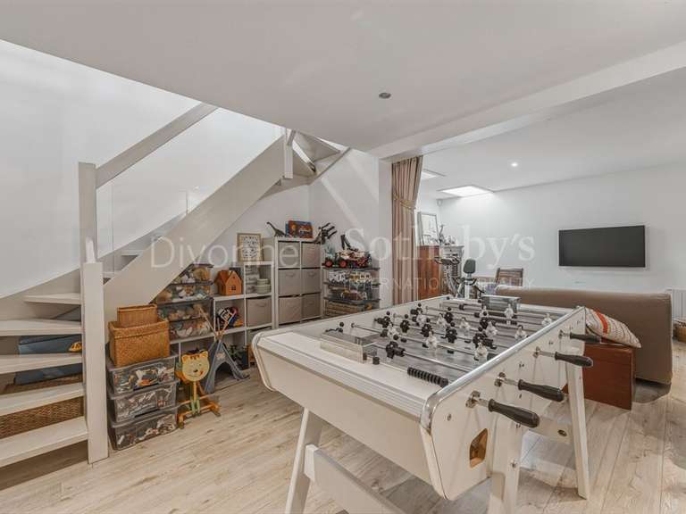 Maison Divonne-les-Bains - 5 chambres - 236m²