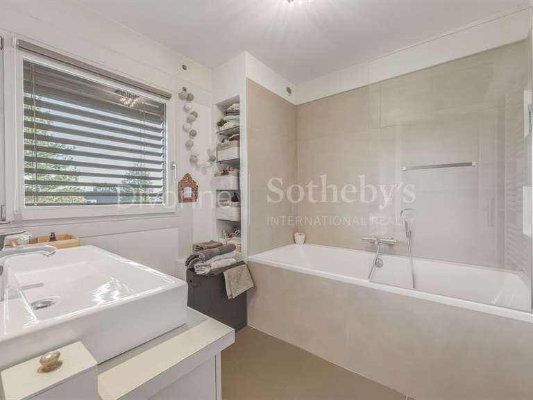 House Divonne-les-Bains - 5 bedrooms - 231m²