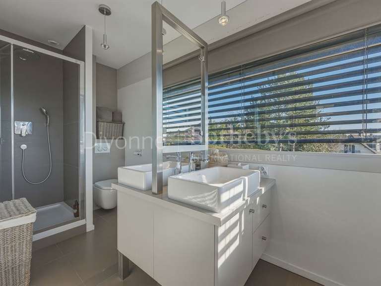 House Divonne-les-Bains - 5 bedrooms - 231m²