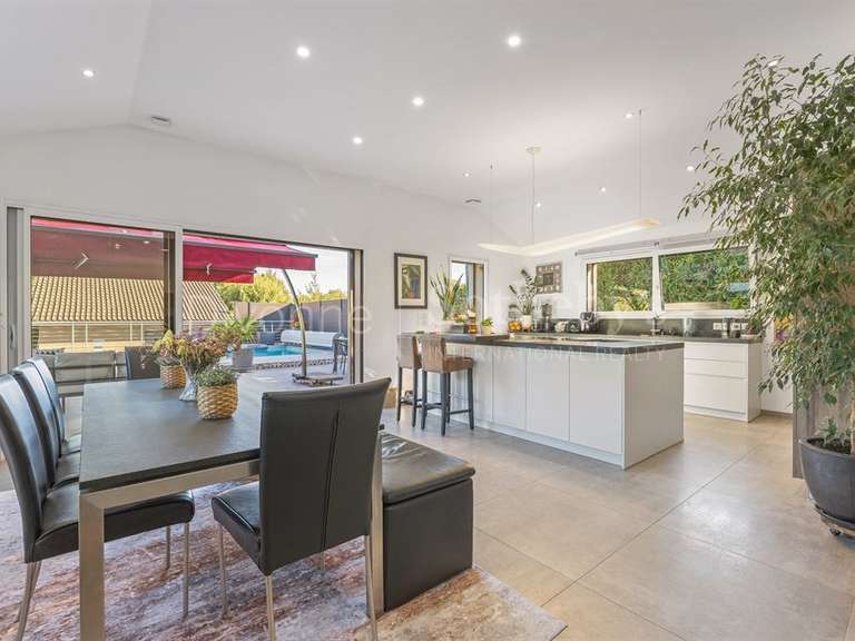 House Divonne-les-Bains - 5 bedrooms - 189m²