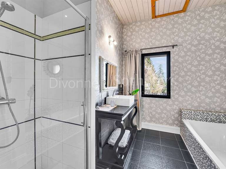 Maison Divonne-les-Bains - 5 chambres - 424m²