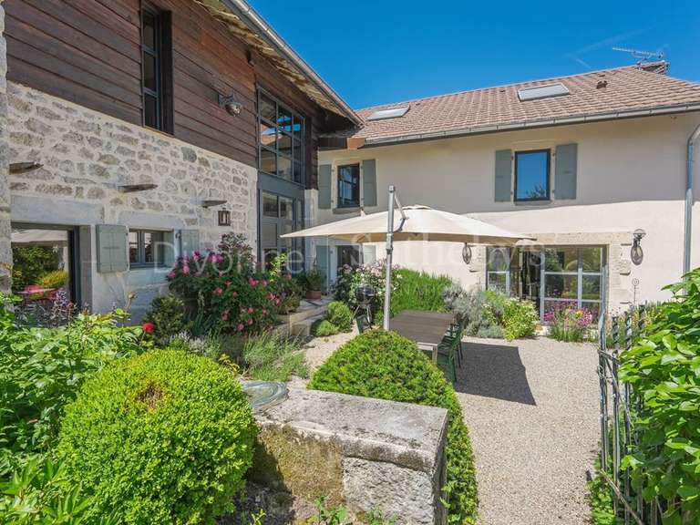 Maison Divonne-les-Bains - 5 chambres - 424m²