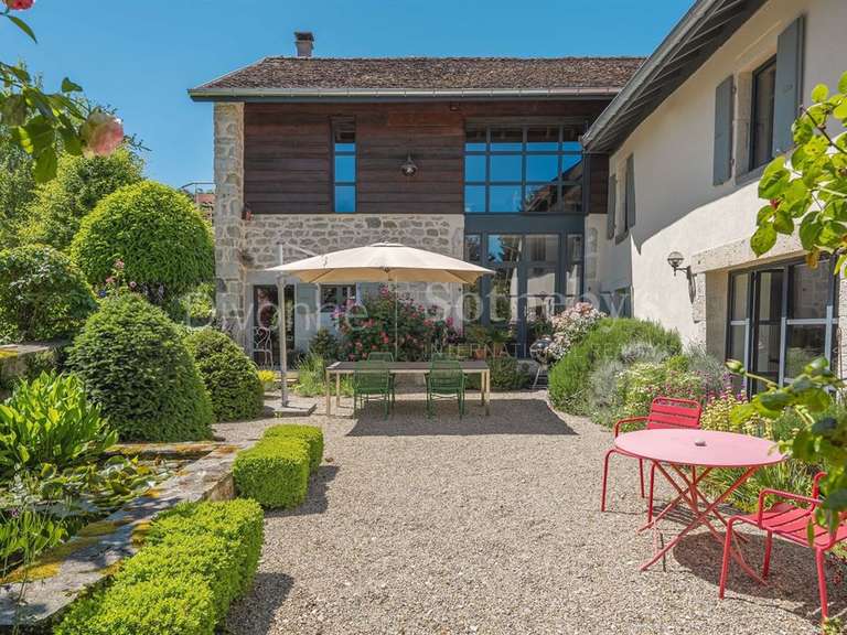 Maison Divonne-les-Bains - 5 chambres - 424m²