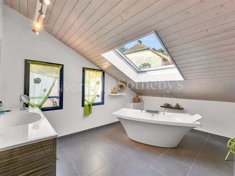 Maison Divonne-les-Bains - 5 chambres - 424m²