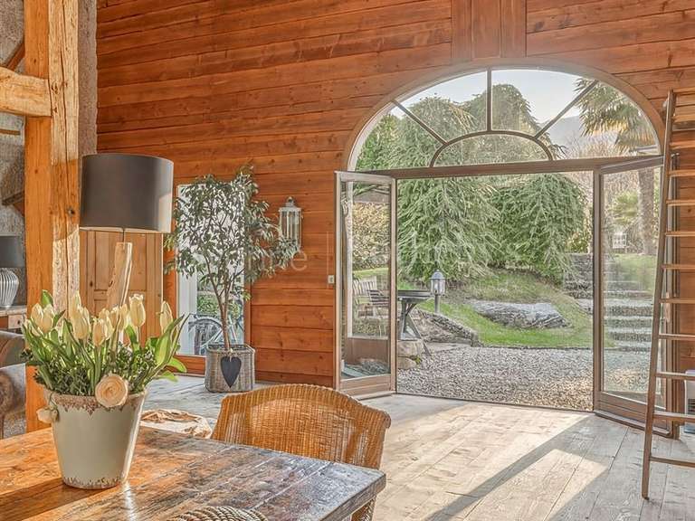 Maison Divonne-les-Bains - 3 chambres - 240m²