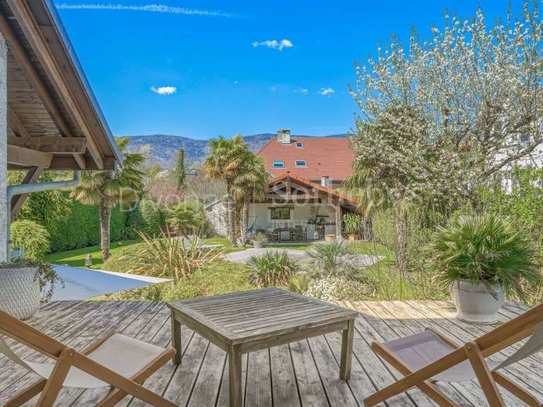 House Divonne-les-Bains - 3 bedrooms - 240m²