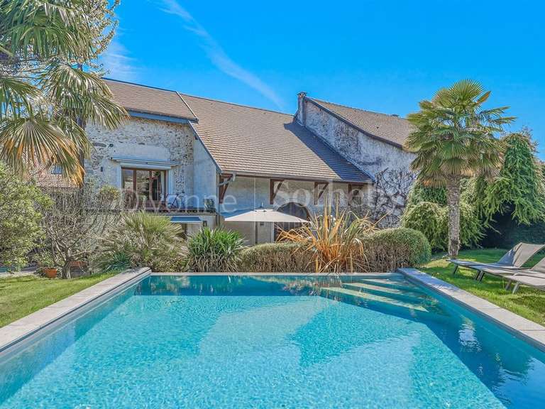 Maison Divonne-les-Bains - 3 chambres - 240m²
