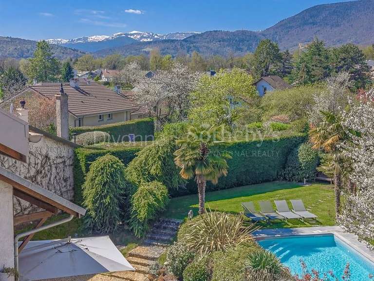 Maison Divonne-les-Bains - 3 chambres - 240m²
