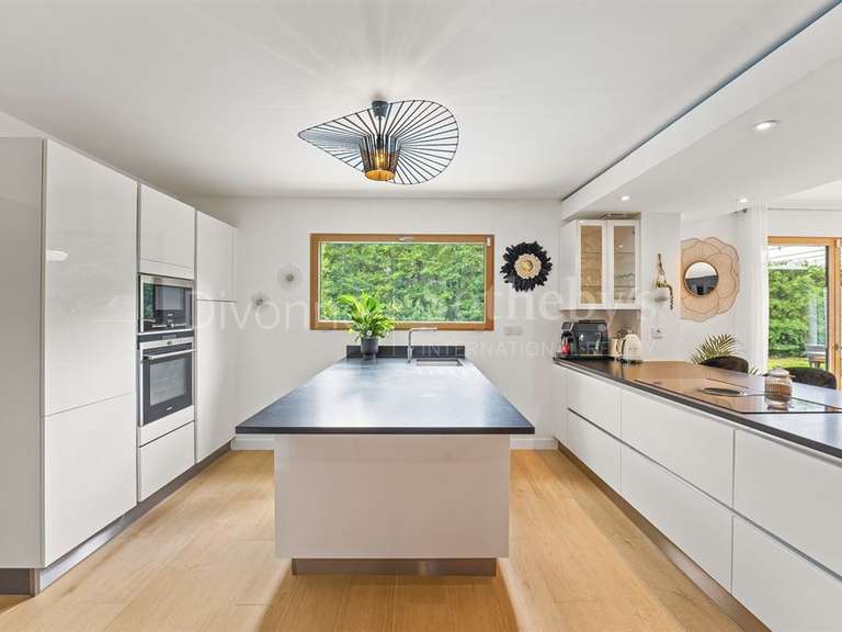Maison Divonne-les-Bains - 5 chambres - 227m²