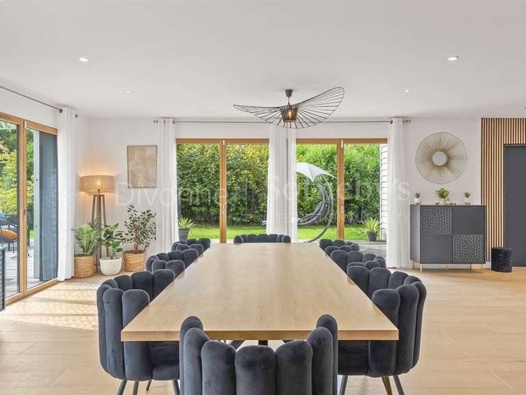Maison Divonne-les-Bains - 5 chambres - 227m²