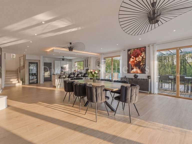 Maison Divonne-les-Bains - 5 chambres - 227m²