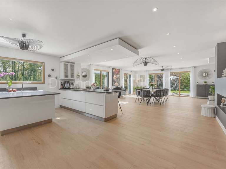 Maison Divonne-les-Bains - 5 chambres - 227m²