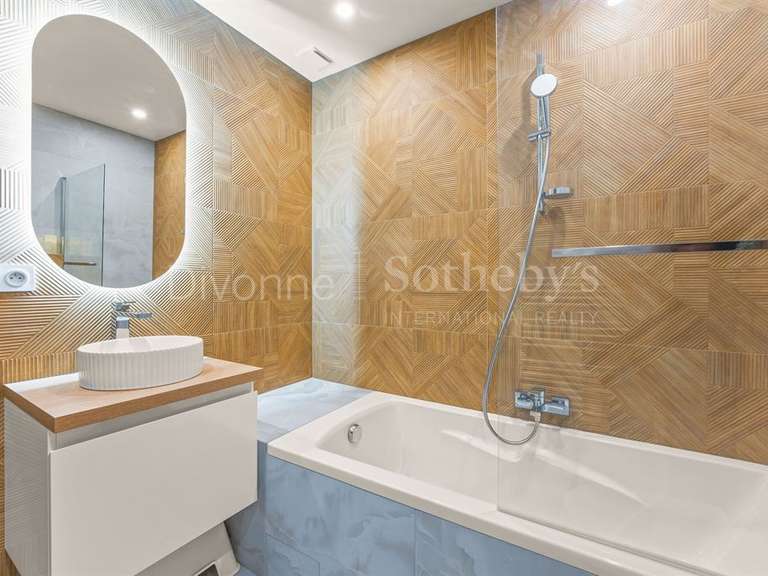 Maison Divonne-les-Bains - 5 chambres - 227m²