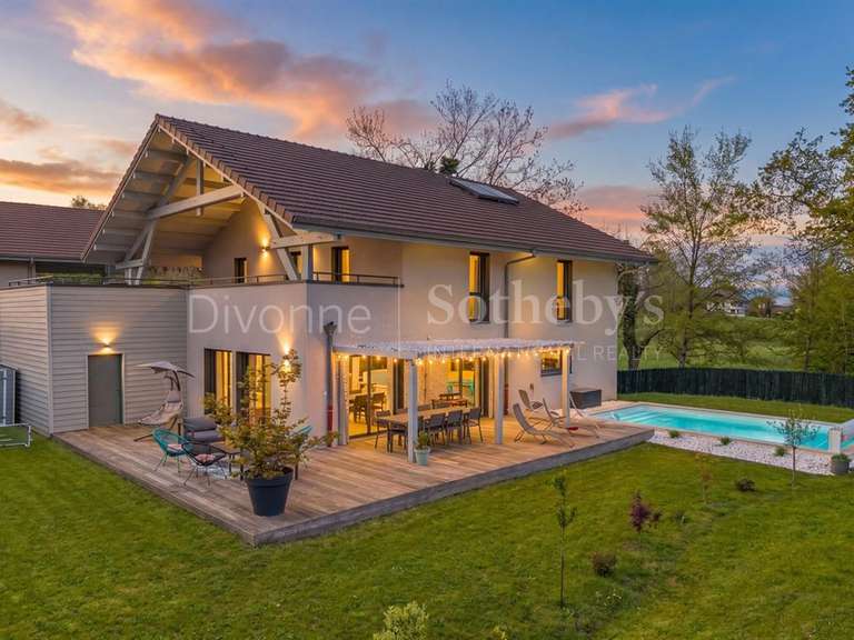 Maison Divonne-les-Bains - 5 chambres - 227m²