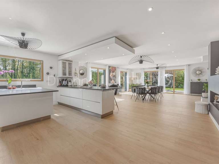 Maison Divonne-les-Bains - 5 chambres - 227m²