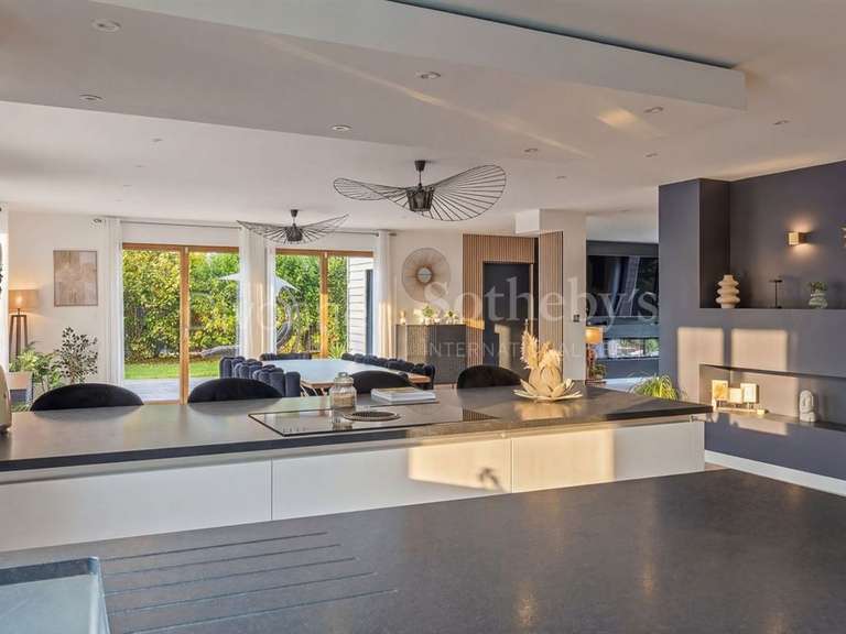 Maison Divonne-les-Bains - 5 chambres - 227m²