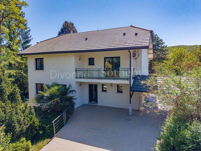 House Divonne-les-Bains - 5 bedrooms - 250m²