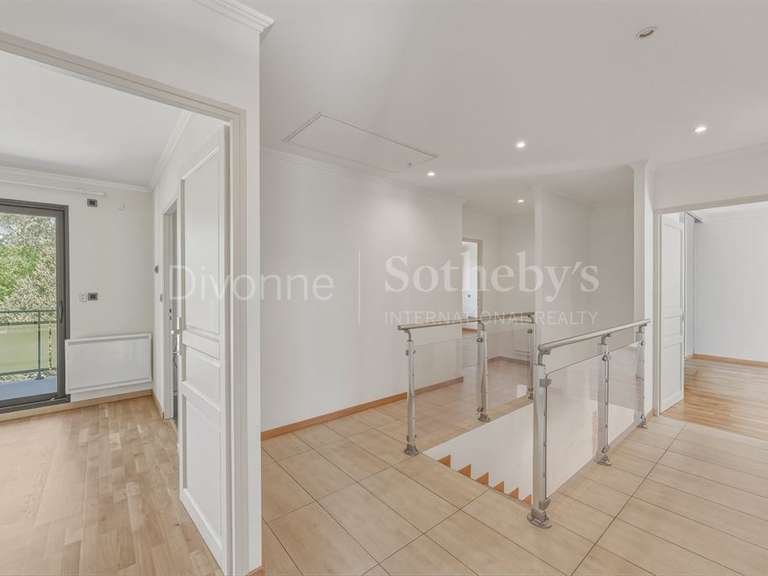 House Divonne-les-Bains - 5 bedrooms - 250m²