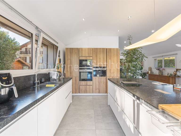 Maison Divonne-les-Bains - 5 chambres - 189m²