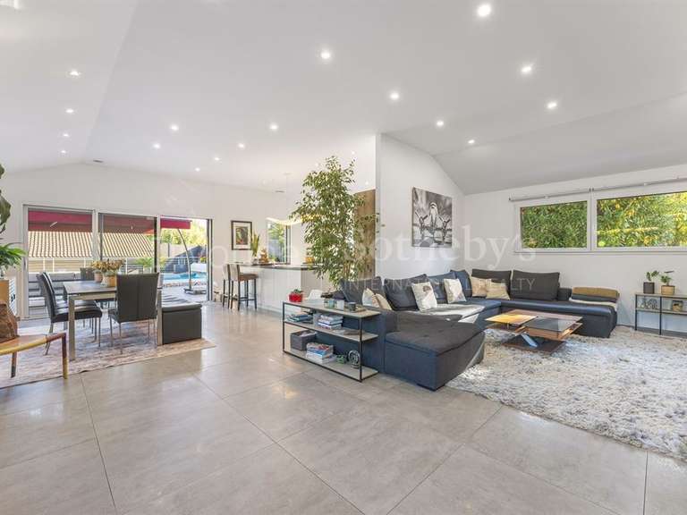 Maison Divonne-les-Bains - 5 chambres - 189m²