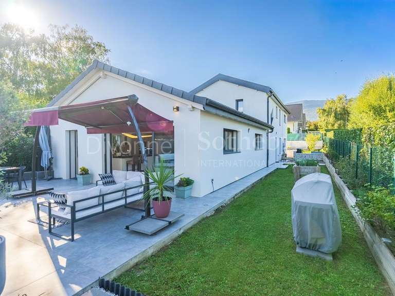 Maison Divonne-les-Bains - 5 chambres - 189m²