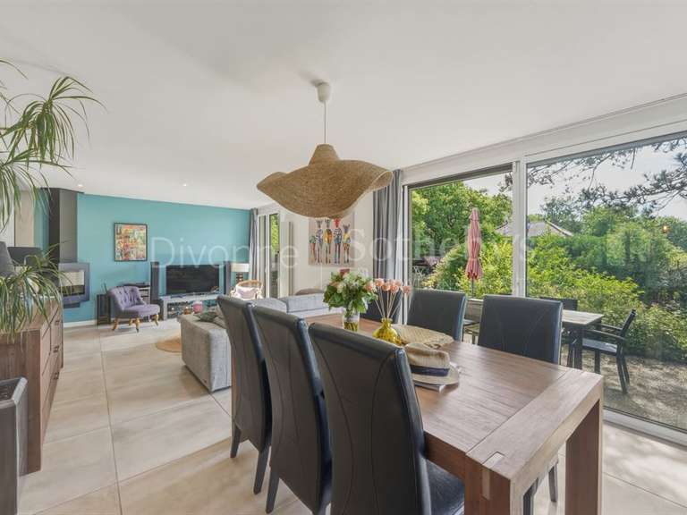 Maison Divonne-les-Bains - 4 chambres - 241m²