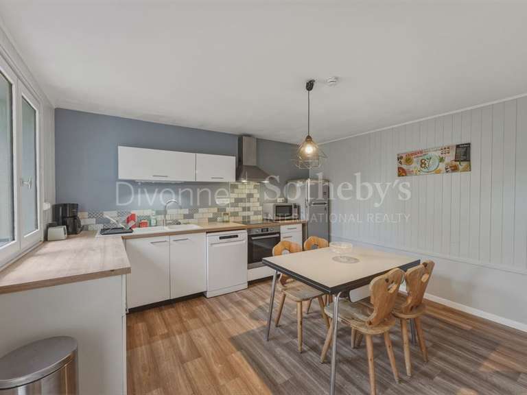 Maison Divonne-les-Bains - 4 chambres - 241m²