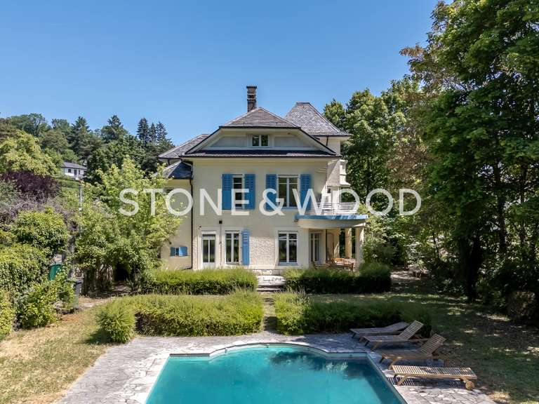 Maison Divonne-les-Bains - 5 chambres - 232m²