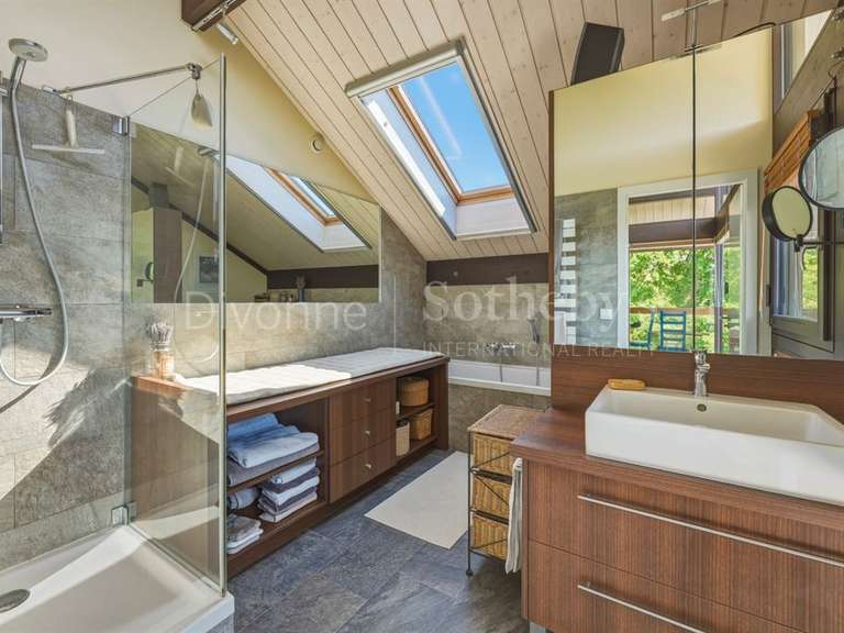 House Divonne-les-Bains - 4 bedrooms - 316m²