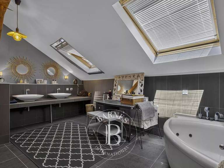 Maison Divonne-les-Bains - 4 chambres - 343m²