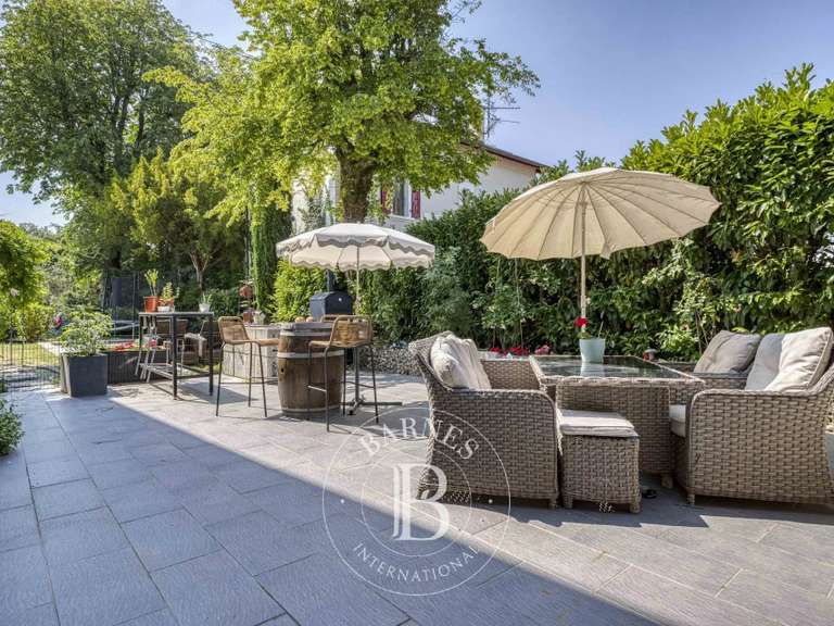 Maison Divonne-les-Bains - 4 chambres - 343m²