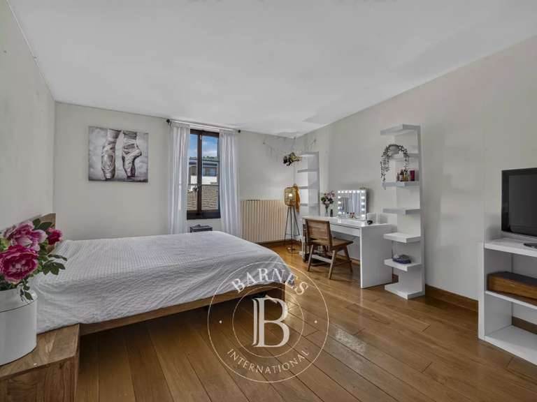 Maison Divonne-les-Bains - 4 chambres - 343m²