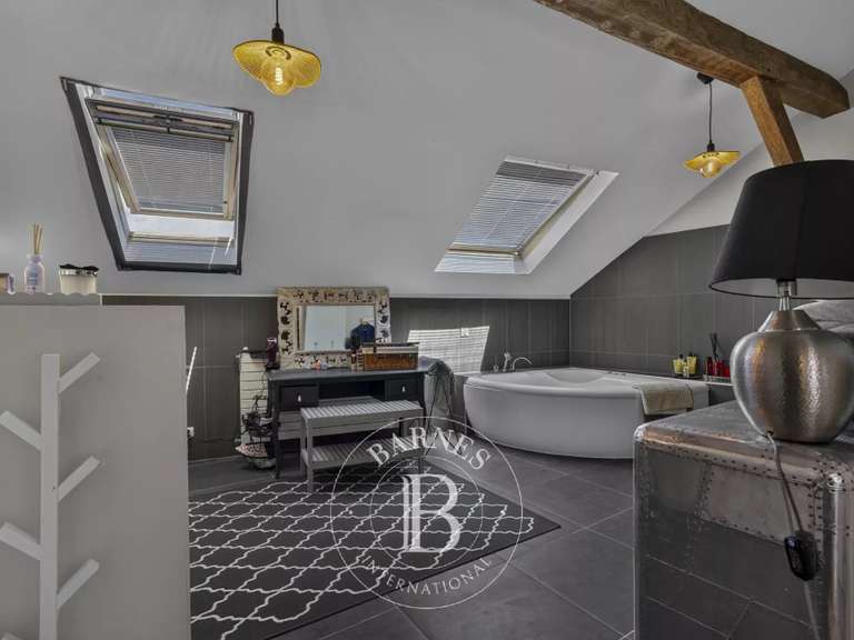 Maison Divonne-les-Bains - 4 chambres - 343m²