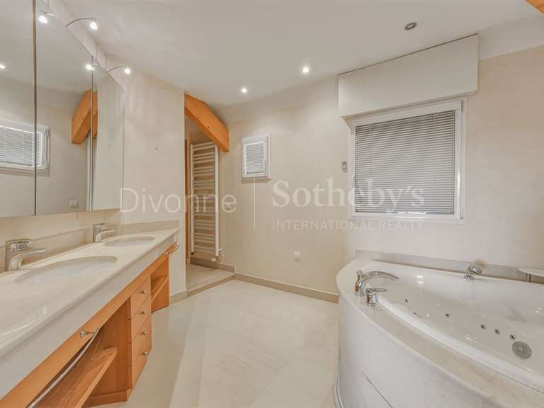 Maison Divonne-les-Bains - 5 chambres - 517m²