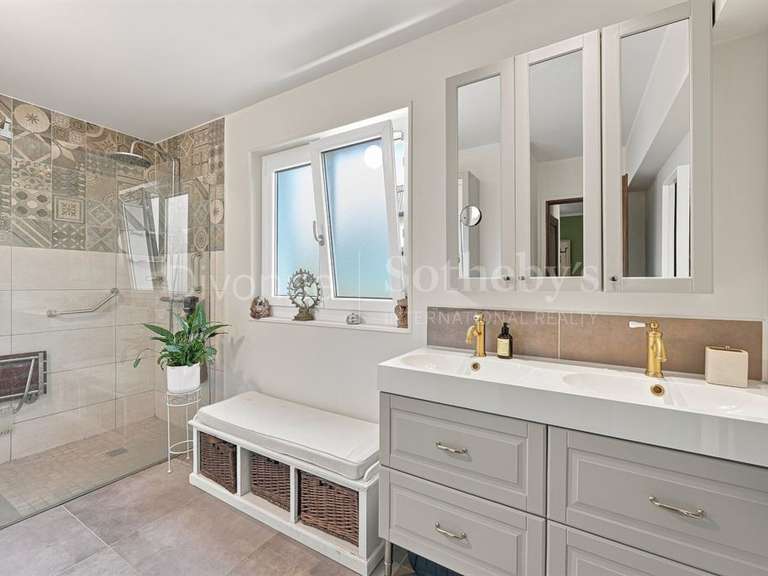 Maison Divonne-les-Bains - 5 chambres - 317m²