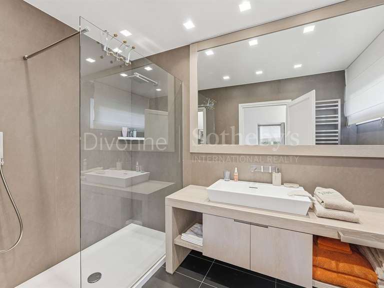 Maison Divonne-les-Bains - 4 chambres - 364m²