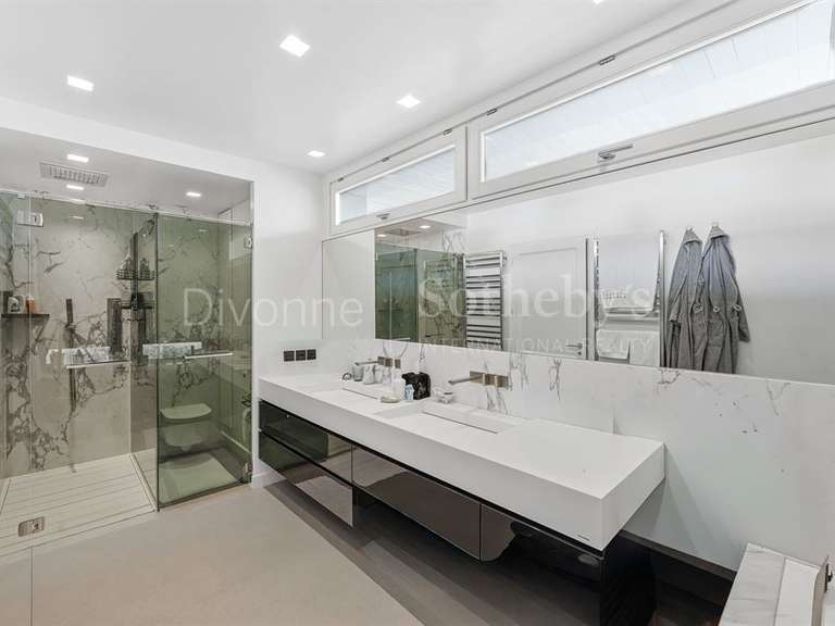 Maison Divonne-les-Bains - 4 chambres - 364m²