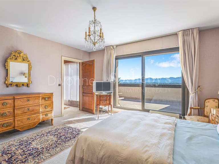 Maison Divonne-les-Bains - 5 chambres - 320m²