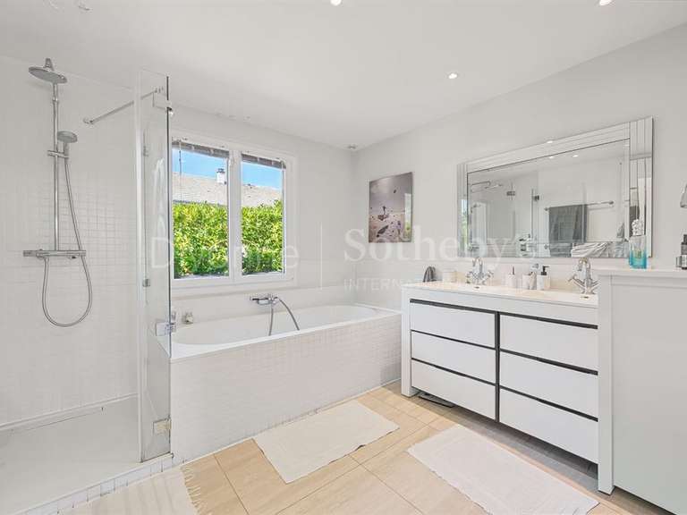 Maison Divonne-les-Bains - 4 chambres - 192m²