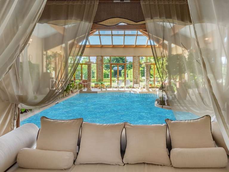 Propriété Divonne-les-Bains - 8 chambres - 1094m²