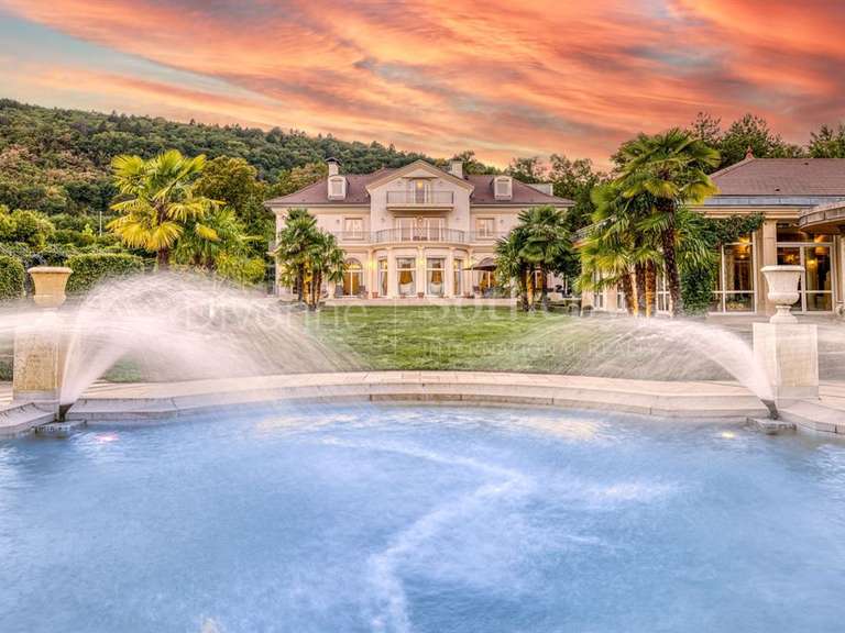 Propriété Divonne-les-Bains - 8 chambres - 1094m²