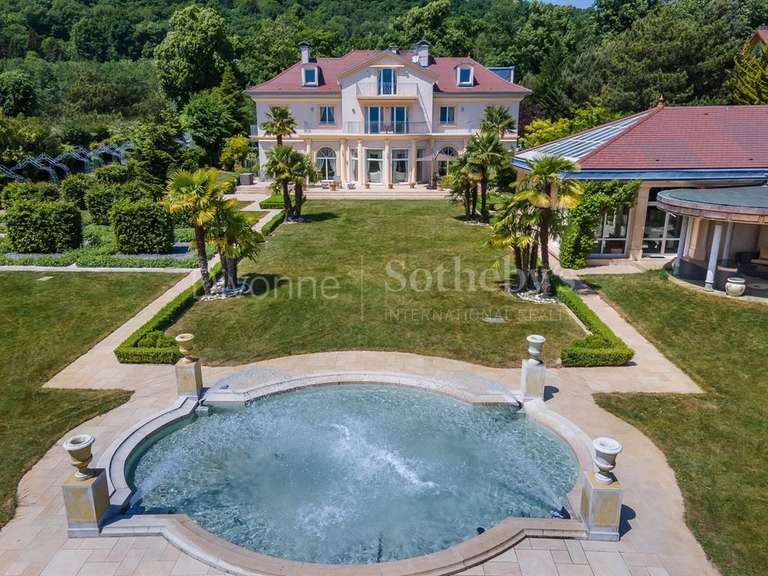 Propriété Divonne-les-Bains - 8 chambres - 1094m²