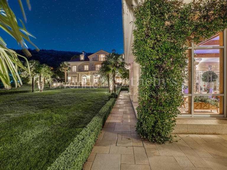 Propriété Divonne-les-Bains - 8 chambres - 1094m²