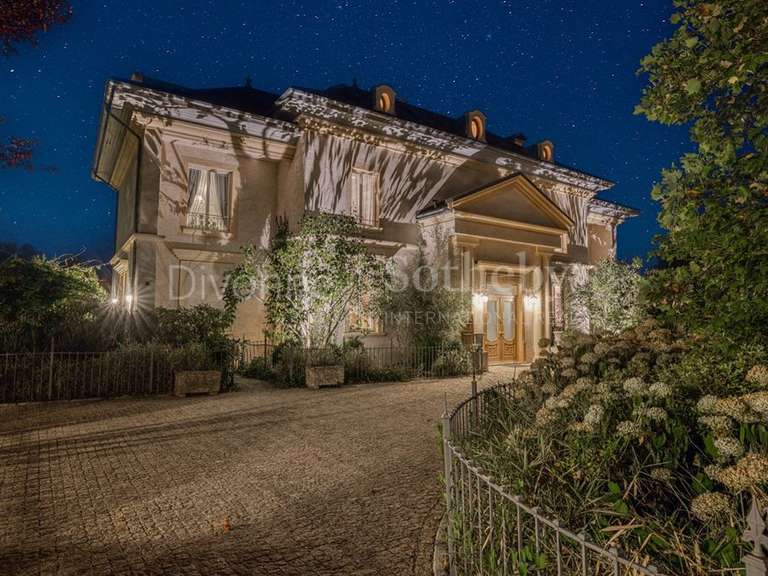 Propriété Divonne-les-Bains - 8 chambres - 1094m²