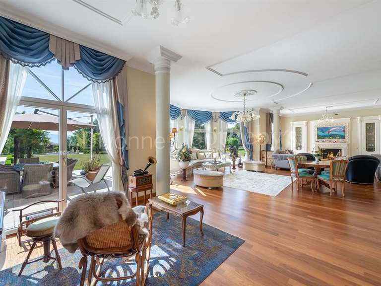 Propriété Divonne-les-Bains - 8 chambres - 1094m²